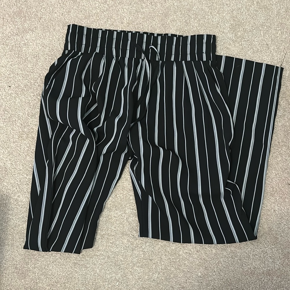 Pinstripe elastic waistband pants